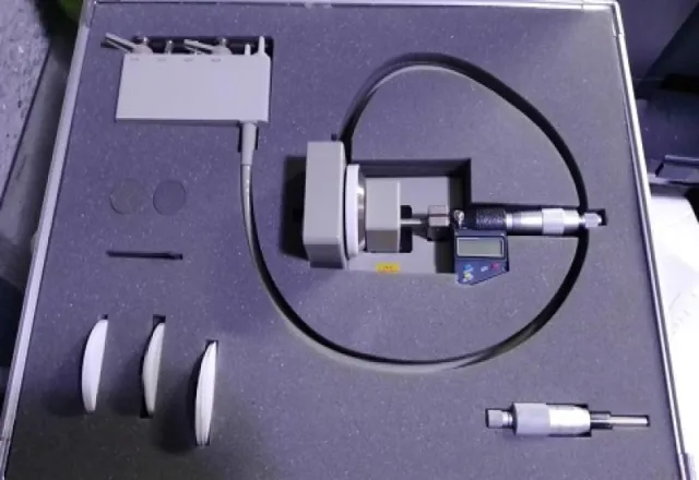 Accesorio de prueba de permitividad dieléctrica 16451B Keysight