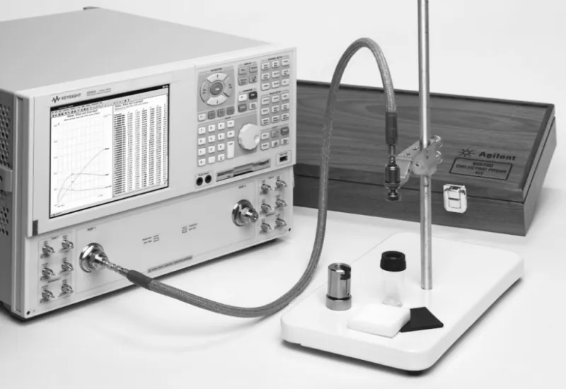 Medición de Permitividad Eléctrica y Permeabilidad RF en camaras ambientales controladas