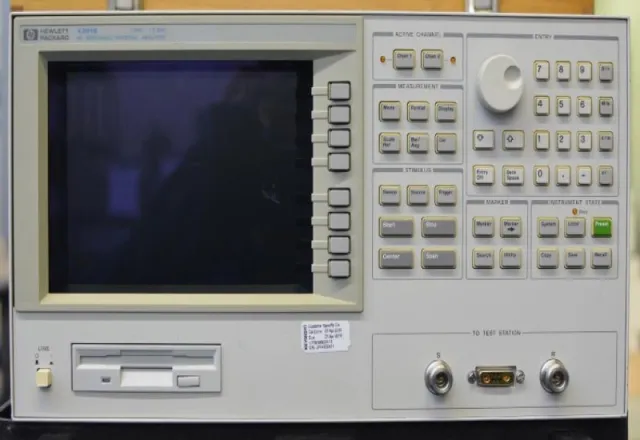 Servicio o Alquiler de Analizador de Impedancia RF de Alta Precisión hasta 1.8 GHz